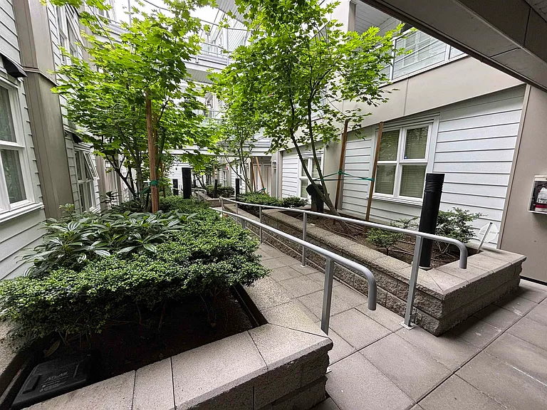 388 Kootenay St N #X10 — Photo 12
