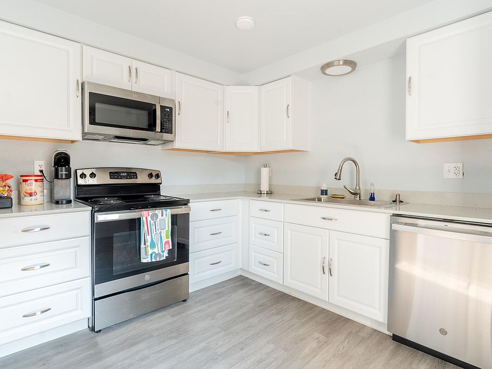 1st image of 3618 Lombard Ave #101