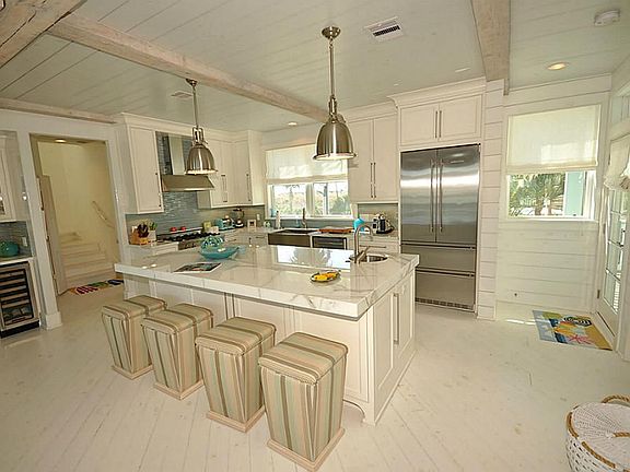 4th image of 3311 Cove Ln