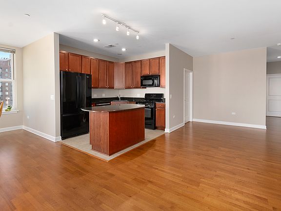 5th image of 1124 Lake St Unit 502