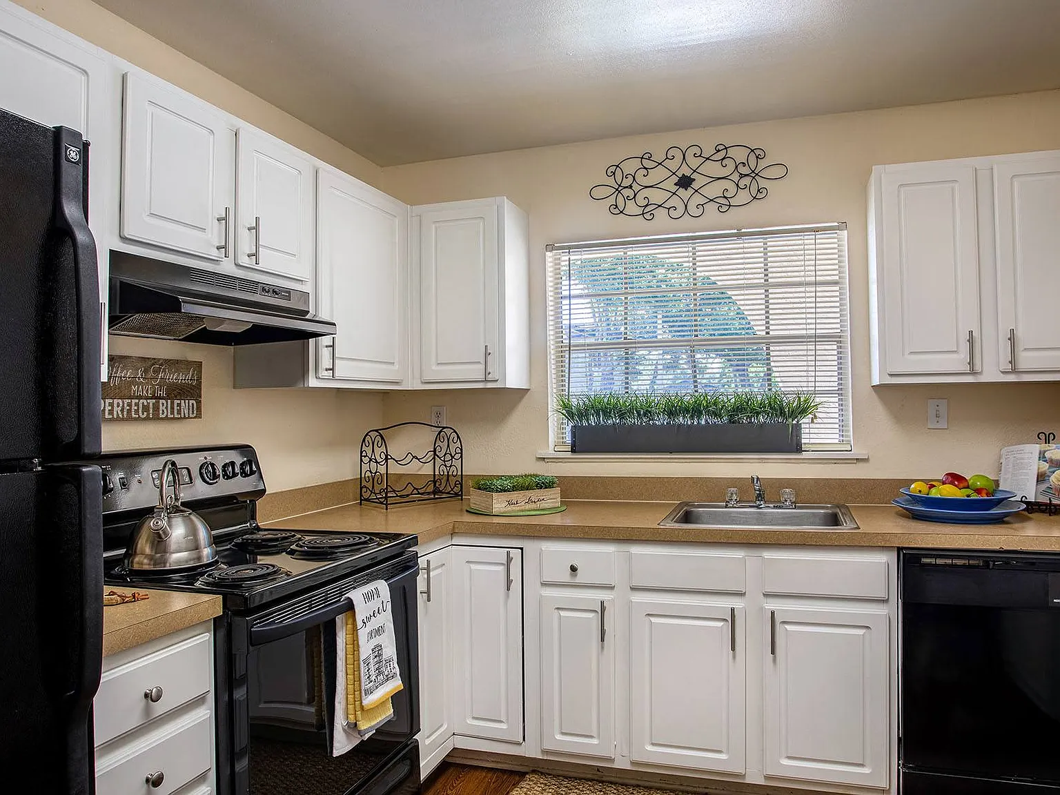 The Legacy Apartments — Photo 2