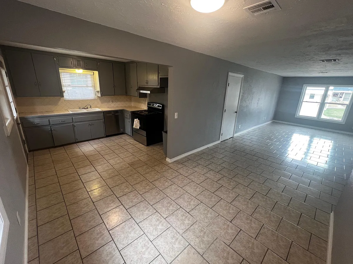 Building Photo - SW 48th St
