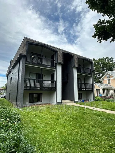 2532 T St Photo 1