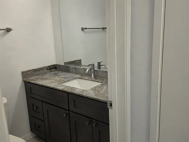 The Californian Apartments — Photo 4