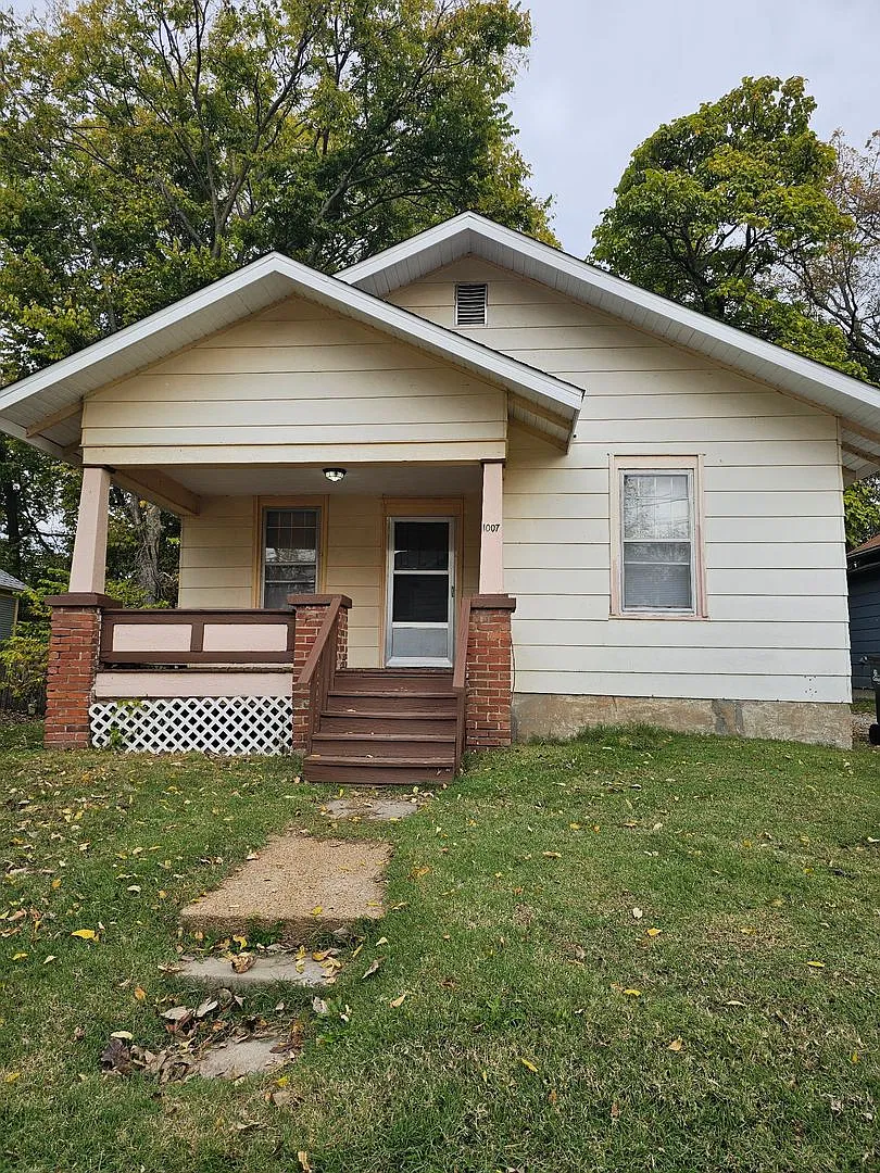 Cute House on small & Private Street - in the District and closeby Columbia College — Photo 1