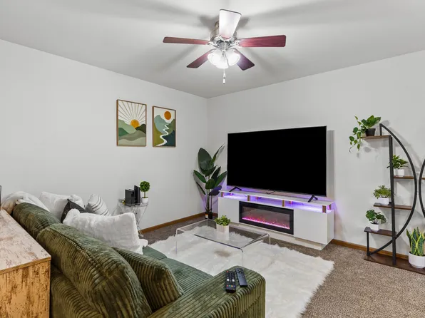 (undisclosed Address), Maryland Heights, MO 63043