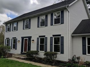 829 Sun Ridge Ln, Chagrin Falls, OH 44022