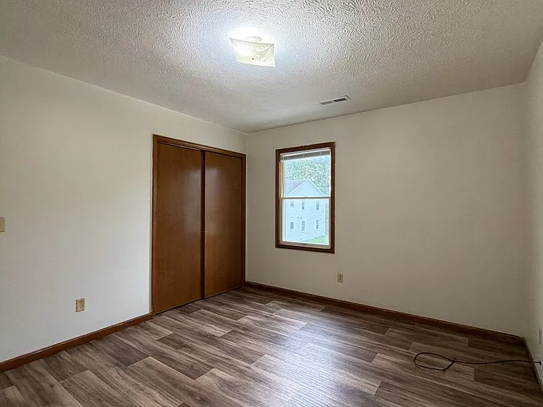 213 Stonewall Ct — Photo 12