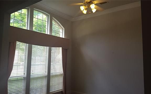 4th image of 2108 Ironside Dr