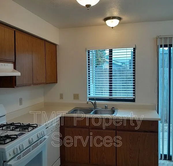 172 W Price St #2 — Photo 5