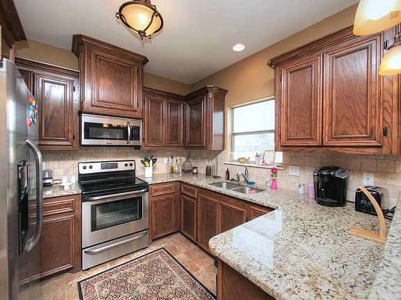 4th image of 15401 Basswood Dr