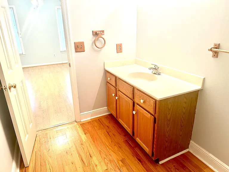 Second floor suite bathroom