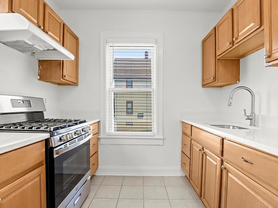1st image of 1025 Franklin Ave #2
