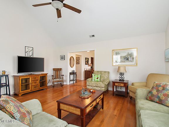 5th image of 985 Bateman Drive