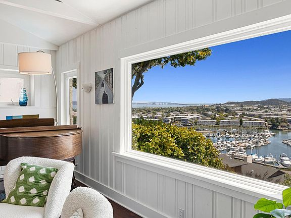 3rd image of 32 Alta Vista Way
