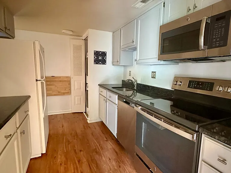 35 Hermitage Dr — Photo 8