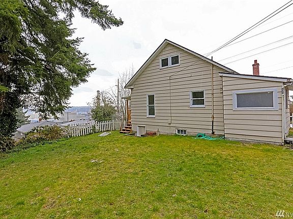 4th image of 3212 Farragut St