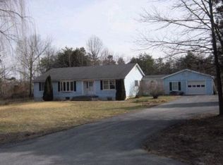 27 Scotch Pine Dr, Bunker Hill, WV 25413