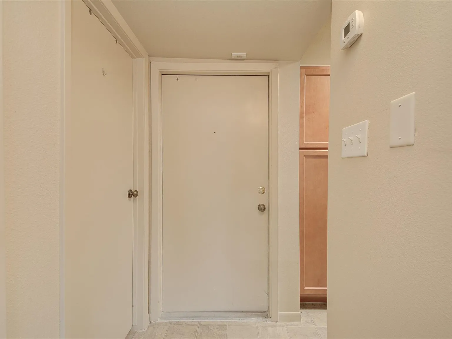 1 bed, 1.0 bath, 742 sqft, $1,100 — Photo 3