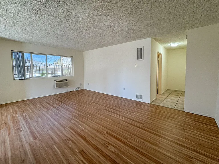1755 Purdue Ave. — Photo 52