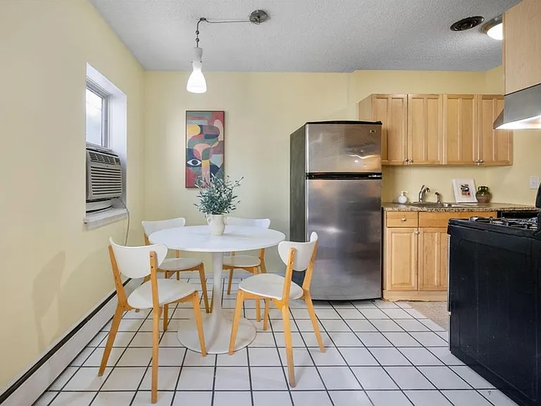 2747 Dupont Ave S #201 — Photo 3