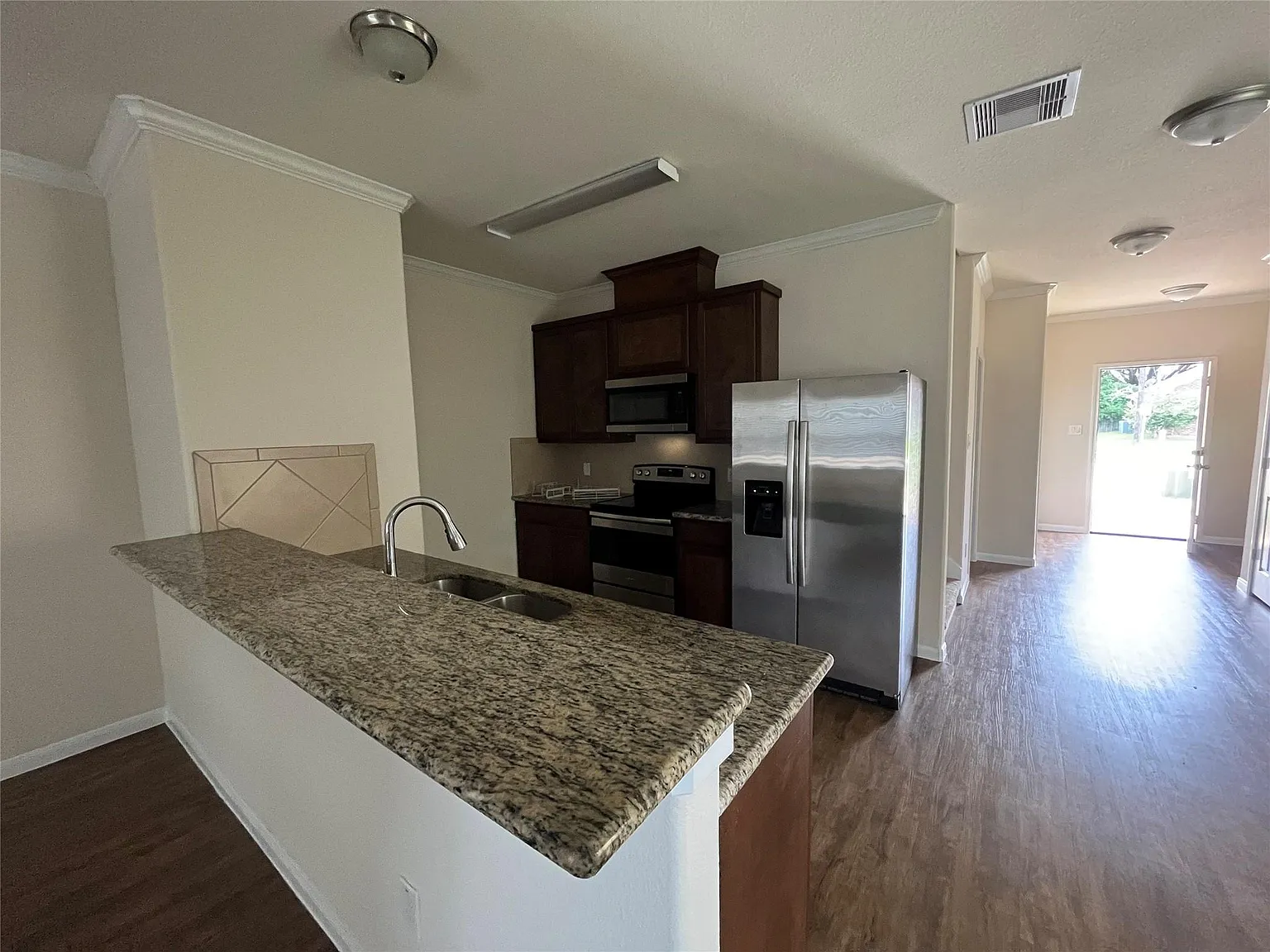 2 bed, 2.5 bath, 1332 sqft, $1,550 — Photo 3