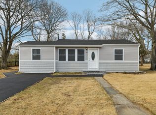 29 20th Ave, Bay Shore, NY 11706