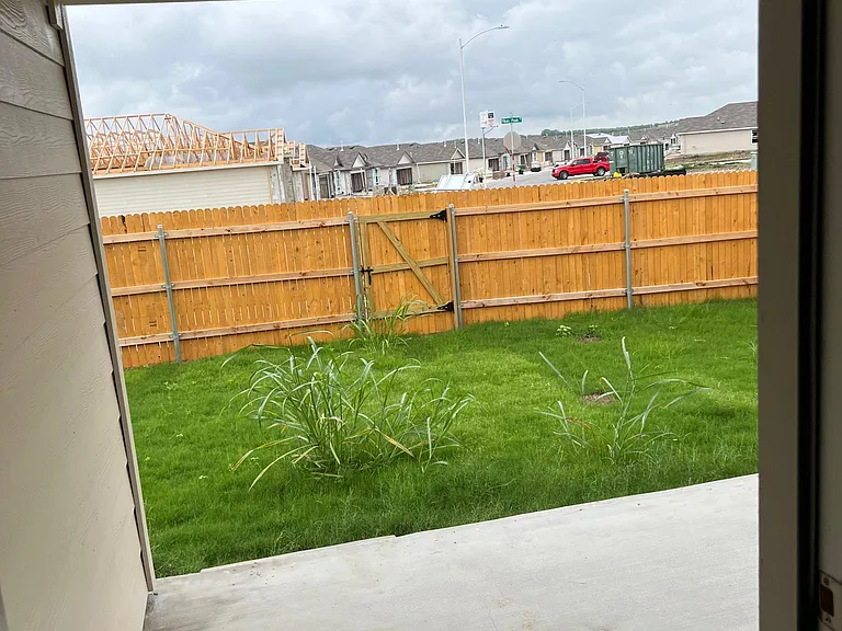 205 Lily Pond Trl — Photo 36