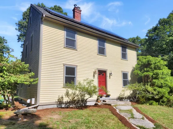 32 Pembroke Dr, Dartmouth, MA 02747