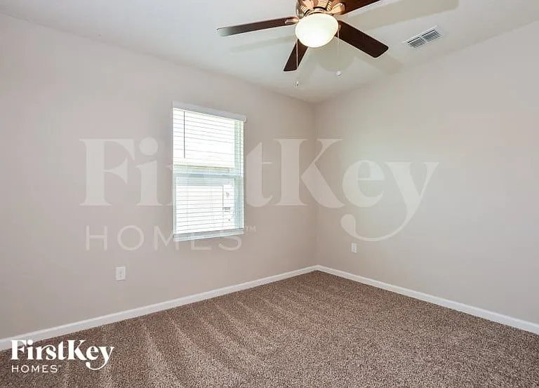 545 Sorrento Dr — Photo 13