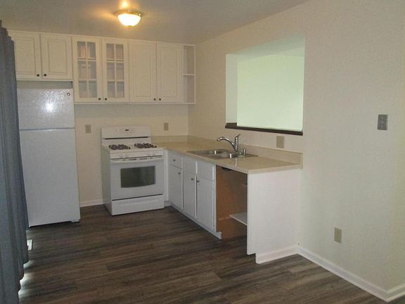 2nd image of 908 Pebblelane Dr