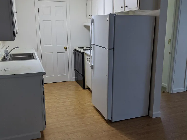 348 College St — Photo 22