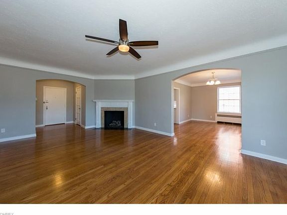3rd image of 16300 Van Aken Blvd APT 107D