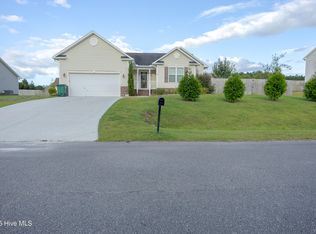 405 Sundown Ct, Hubert, NC 28539