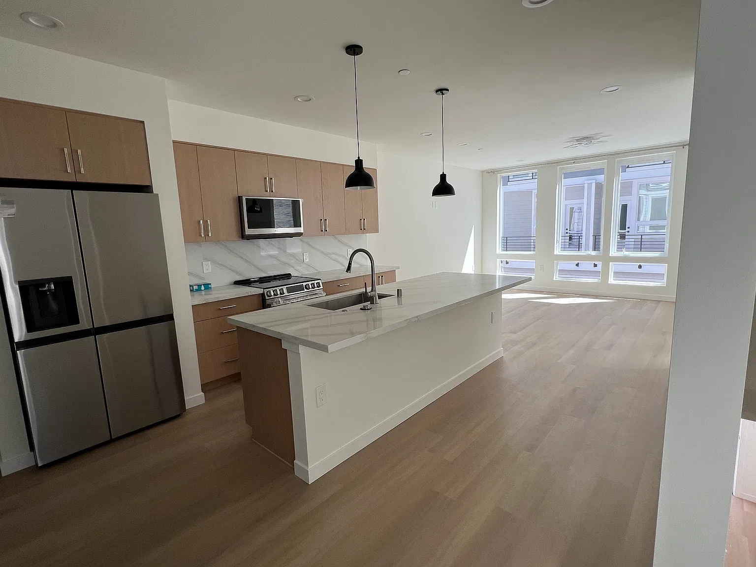 3 bed, 3.5 bath, 2000 sqft, $3,700 — Photo 3