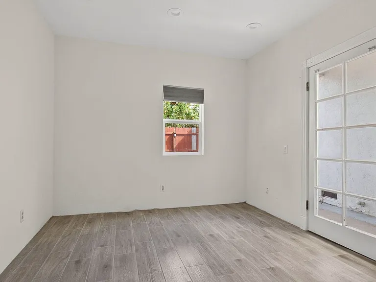 295 W Mission Ave — Photo 8