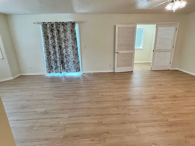 607 Desta St — Photo 10