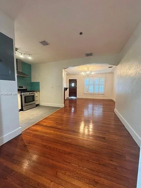 1628 NW 8th St — Photo 4