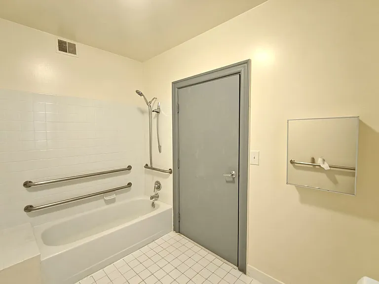 4903 Spruce St #11 — Photo 4