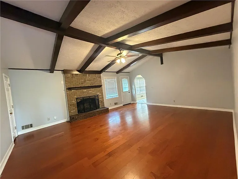 3336 Camelot Dr — Photo 4