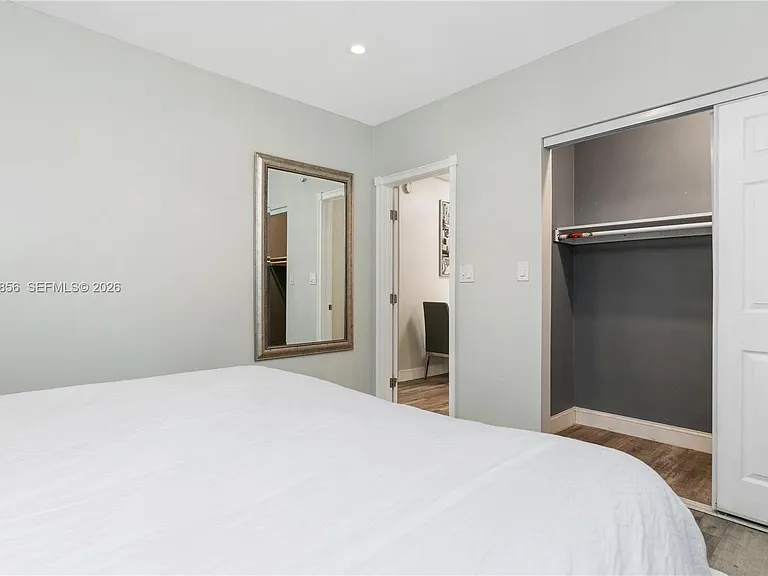 4201 Indian Creek Dr #6 — Photo 10