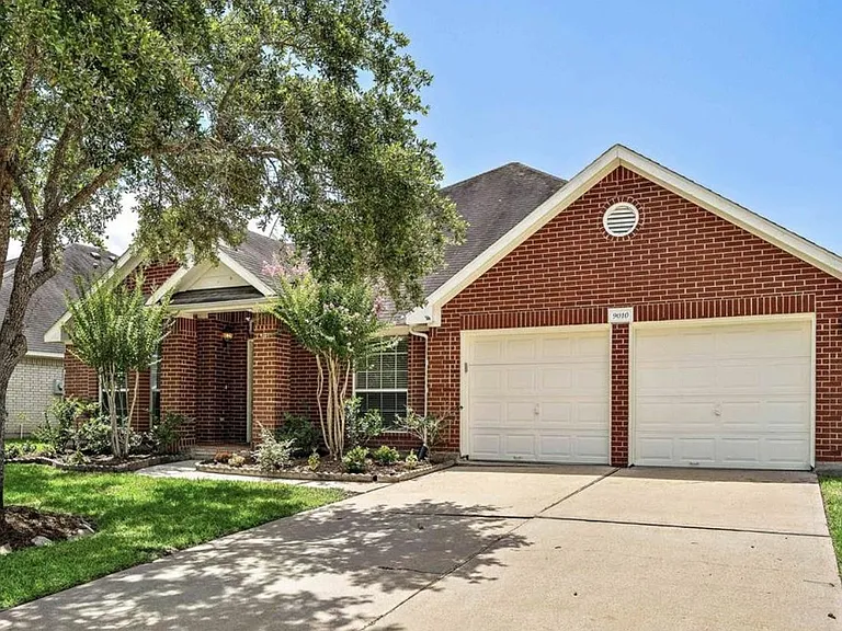 9010 Carriage Point Dr — Photo 1