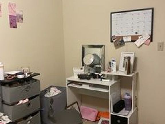 5th image of 1701 Kenwood Ave #305