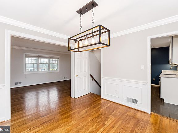 4th image of 3110 Valley Ln