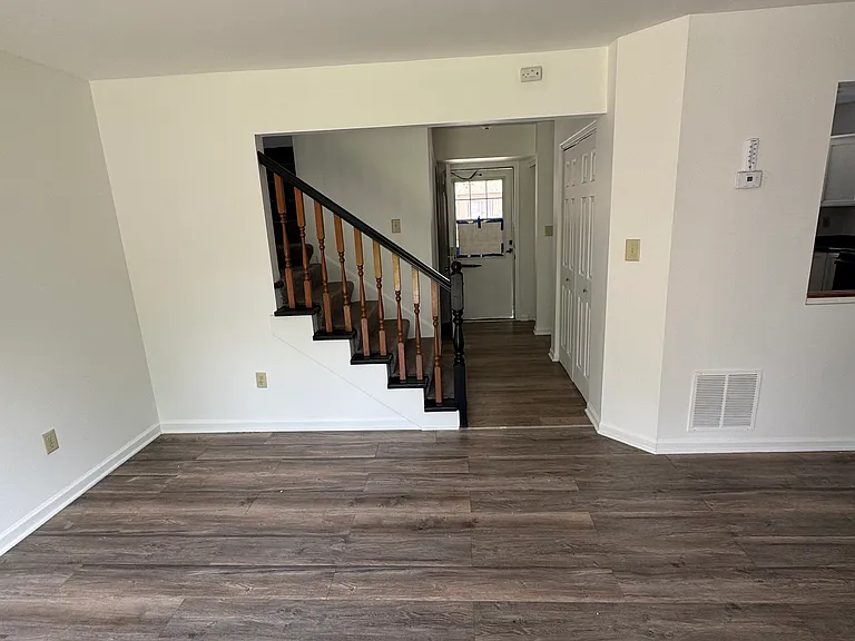 6076 Pennsylvania Dr — Photo 2