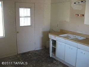 3rd image of 616 W 2nd Ave