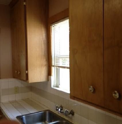 3rd image of 1616 E Hedges Ave