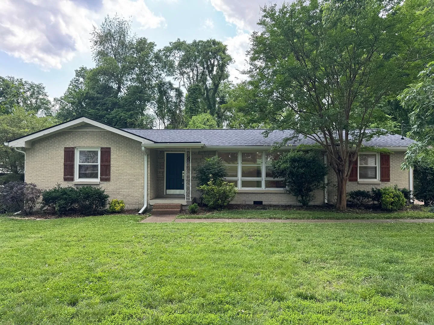 Fabulous Home in Crieve Hall 4BR, 3BA Home — Photo 1