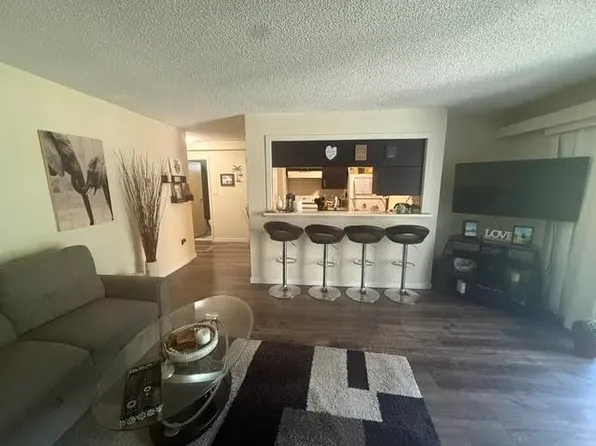 9867 Manchester Dr #310, Burnaby, BC V3N 4P6