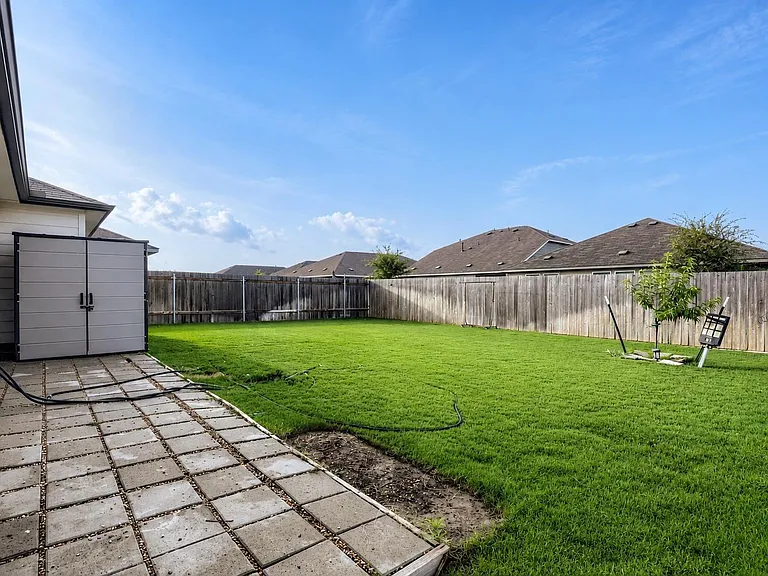 525 Sebring Cir — Photo 17